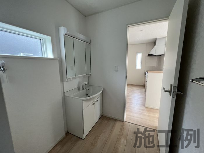 秦野市南矢名新築戸建て　第17-6号棟の独立洗面台|洗面施工例