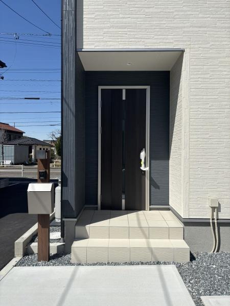 碧南市日進町第6　全6棟・1号棟の玄関|施工例
