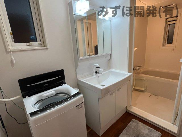 東根市大字東根甲4981-17の独立洗面台|独立洗面台、小物を置くことができて便利です