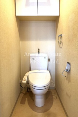 【トイレ】 | レジディア心斎橋ウエスト | 明るい！窓がたくさんあって開放感ばっちり