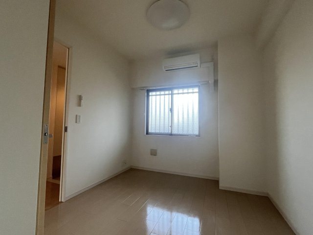 ポレスター越前町の洋室|5.1帖