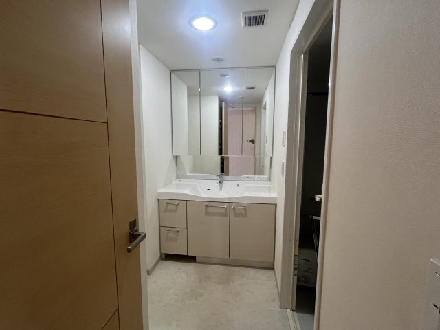 ポレスター越前町の独立洗面台