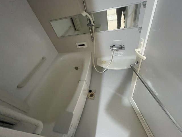 ポレスター越前町の浴室