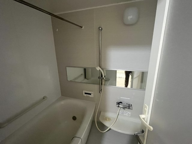 ポレスター越前町の浴室