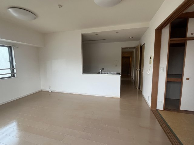 ポレスター越前町の居間・リビング|LDK　14.5帖