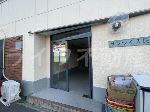 サンライズ長田のエントランス|毎日通るエントランスはこのようになっています