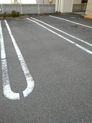 【駐車場】 | ライトハウス | 駐車場に車を止められます