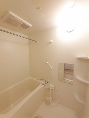 【浴室】 | アルト・アルベロＢ | きれいなお風呂です