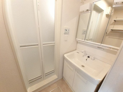 【洗面所】 | Ｅｎｓｏｌｅｉｌｌｅ | ゆったりとスペースのある洗面所