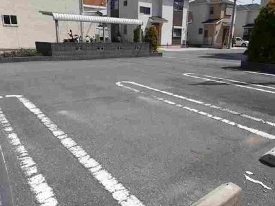 【駐車場】 | チェリー・ブロッサムⅠ | 駐車場があるので、車を買う予定の方も安心です