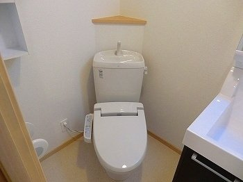 【トイレ】 | アクロポリスⅤ | 清潔感のあるトイレです