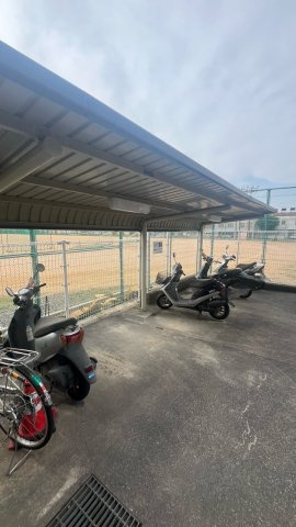 ラウムズ三田の駐車場|バイク置場