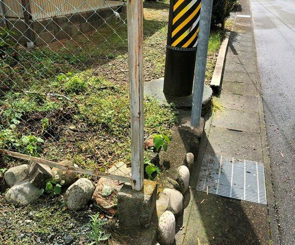 売地　新城市日吉字坊字田74番、75番の前面道路含む現地写真|・敷地内電柱及び支線あり