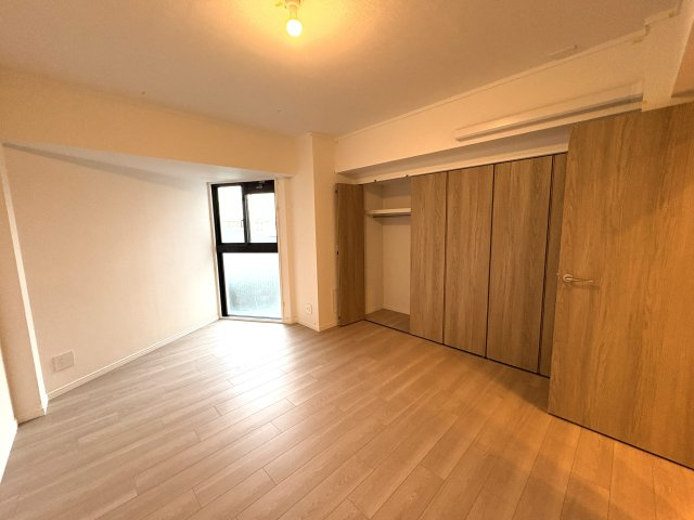 サニークレスト宝塚の洋室