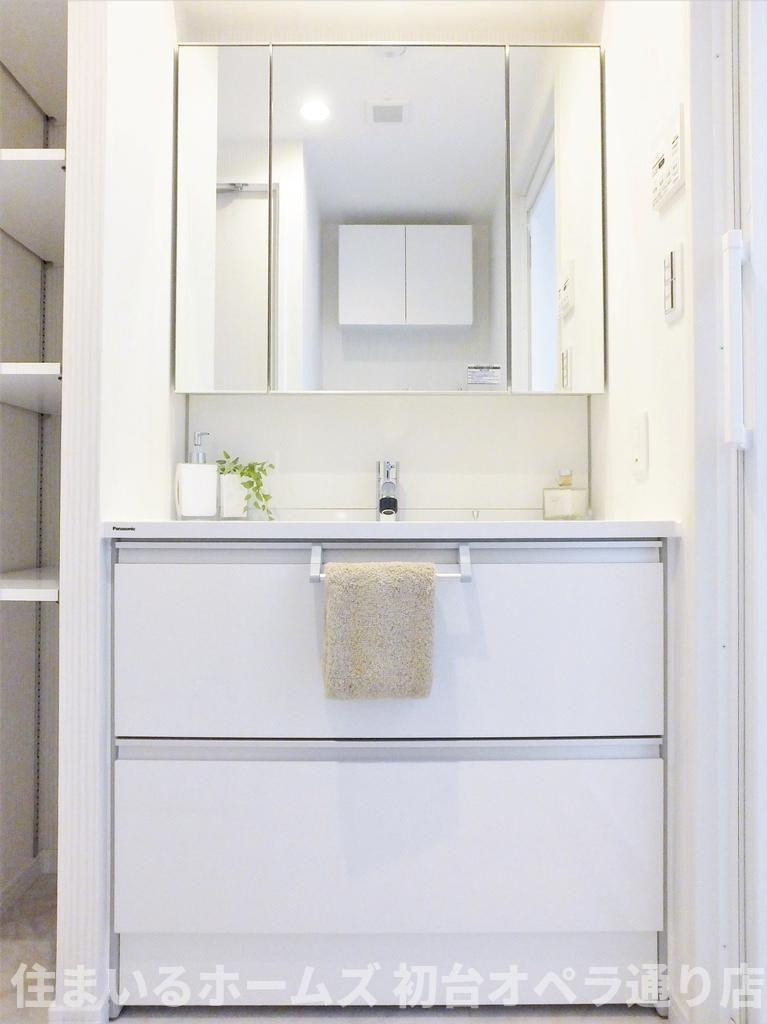 コンシェリア西新宿ＴＯＷＥＲ’Ｓ　ＷＥＳＴの独立洗面台|朝の支度にも助かる、独立の洗髪洗面化粧台