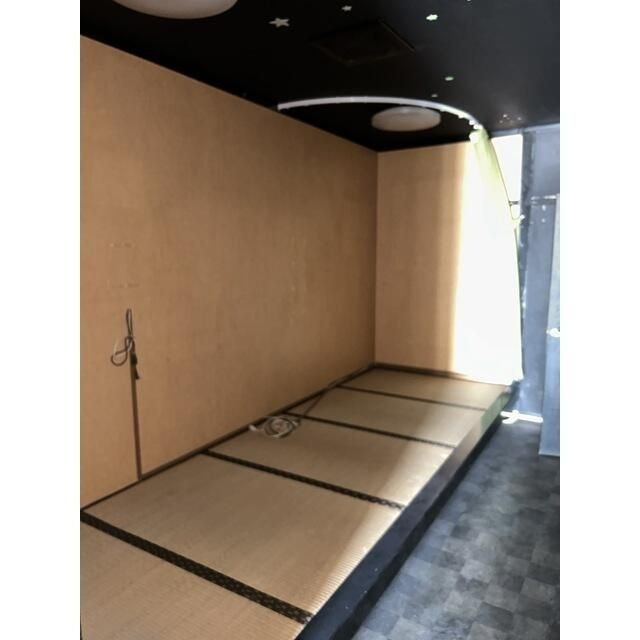 エクセル１の内装