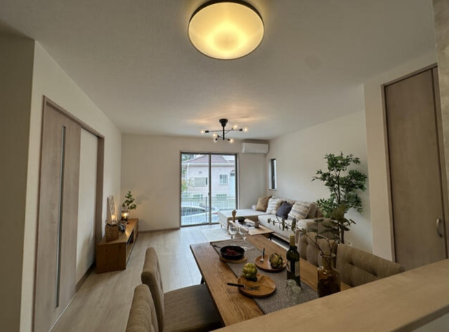 【内観：施工例】 | 神戸市垂水区桃山台６丁目　新築戸建 | 同社同仕様写真です