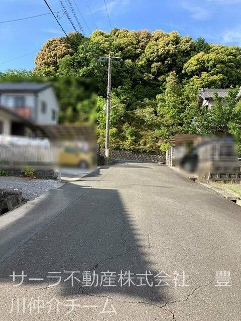 売地　新城市豊栄字大洞山1番240の前面道路含む現地写真|現地写真（前面道路含む）西側約6ｍの公道に約12.1ｍ接する