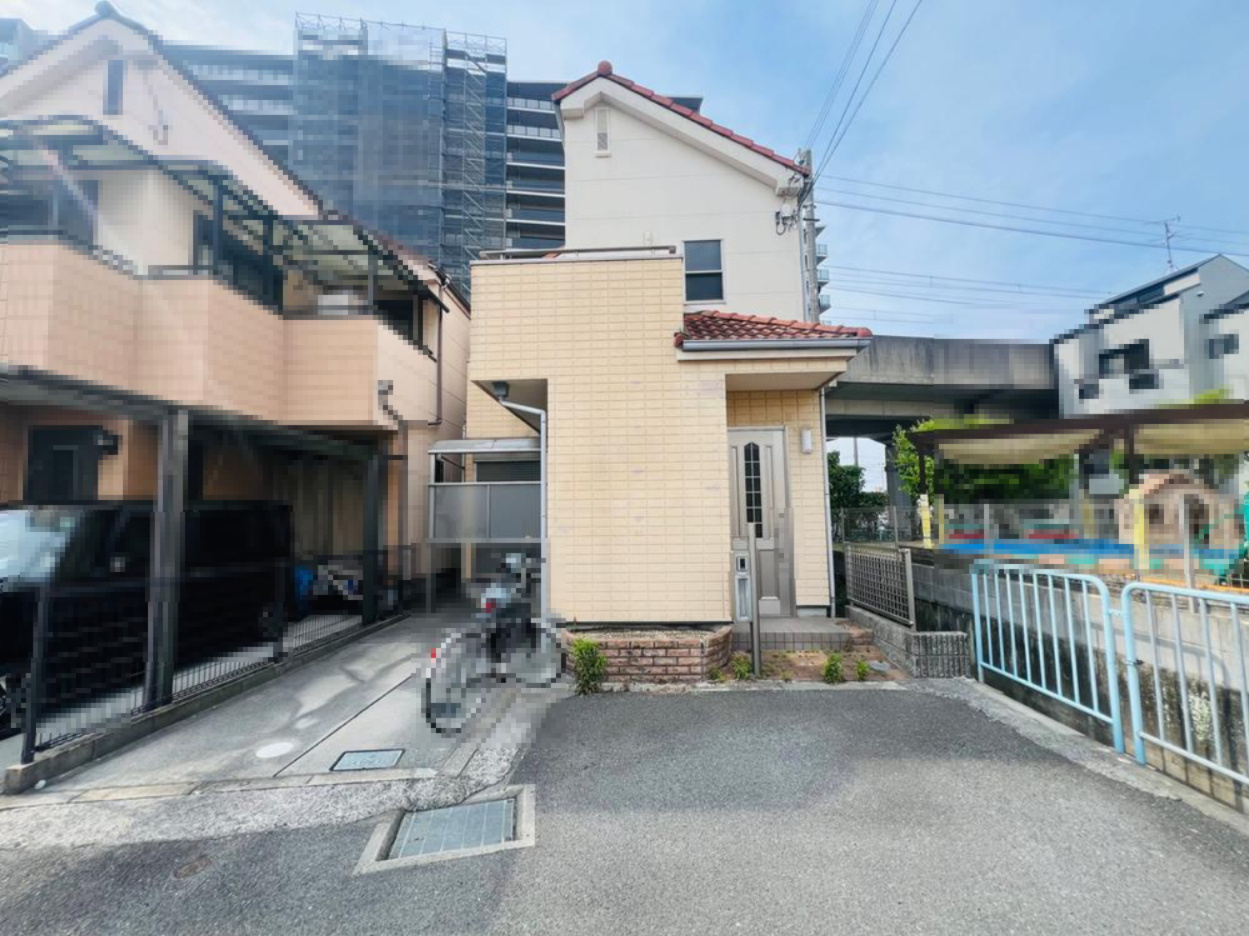 星田5丁目　中古一戸建ての外観|新しい生活にいかがでしょうか？外観はお住まいの顔になります。こだわりたいポイントですね。外壁塗装や屋根塗装のご相談も承っております。
■現地内覧・資金計画相談・住宅ローン相談もお問合せ受付中■