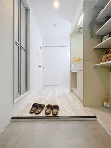 グレース都島の玄関|収納もある玄関です