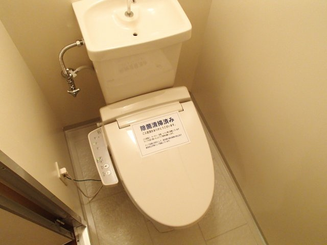 【トイレ】 | ロイヤルガーデン | 落ち着いたトイレです