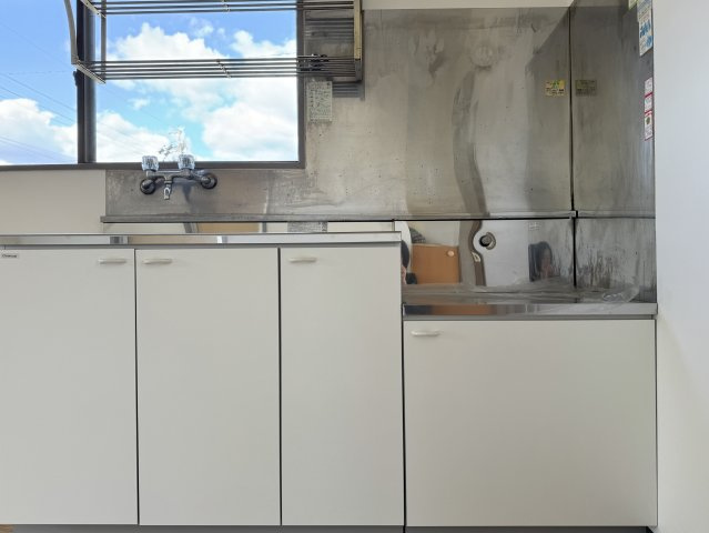 ハイツえんじ7のキッチン|居住者はご自身でガスコンロを準備して頂く仕様です。