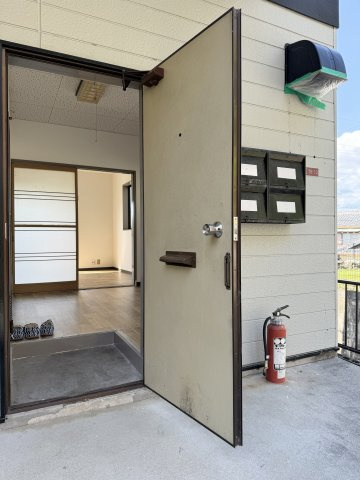 ハイツえんじ7の玄関|明るい雰囲気の玄関です。