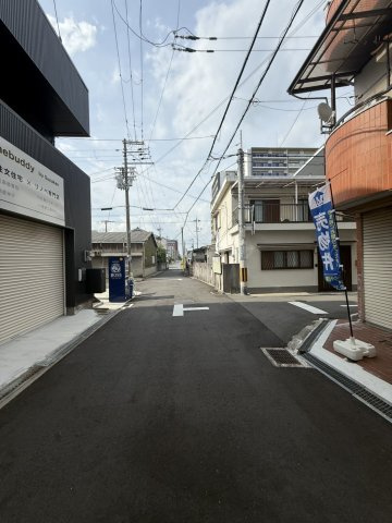 南上小阪　中古戸建の前面道路含む現地写真