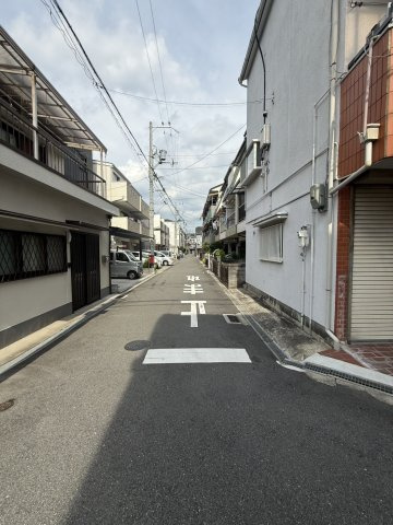 南上小阪　中古戸建の前面道路含む現地写真