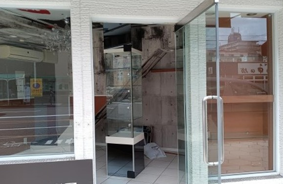 大阪市東成区東小橋３丁目の店舗事務所のエントランス