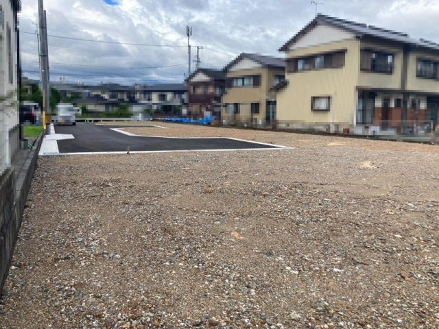 高知市朝倉甲-D号地・建築条件付き-売土地の前面道路含む現地写真