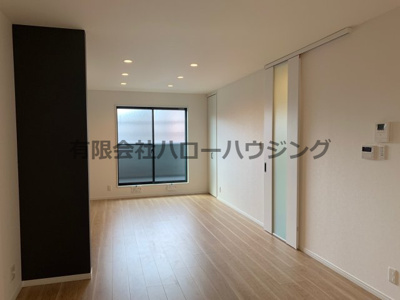 【居間・リビング】 | PLAISIR荒木町　新築戸建 | 黒板クロス