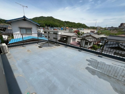 【バルコニー】 | 安芸郡熊野町平谷一丁目　戸建 | ルーフバルコニー約42㎡
