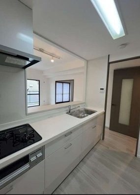 グランドメゾン四條畷のキッチン|システムキッチン
■物件内覧・資金計画相談・住宅ローン相談、リフォーム相談、お問合せ受付中■
※当日・翌日のご内覧、ご相談はお電話でのお問合せがスムーズです！