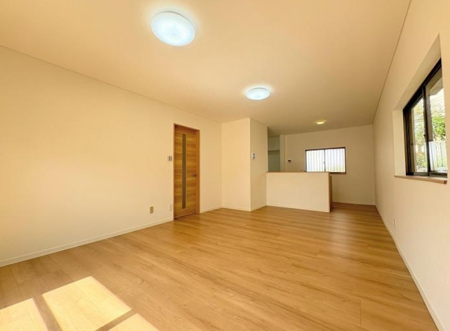 【居間・リビング】 | 朝谷町　中古戸建