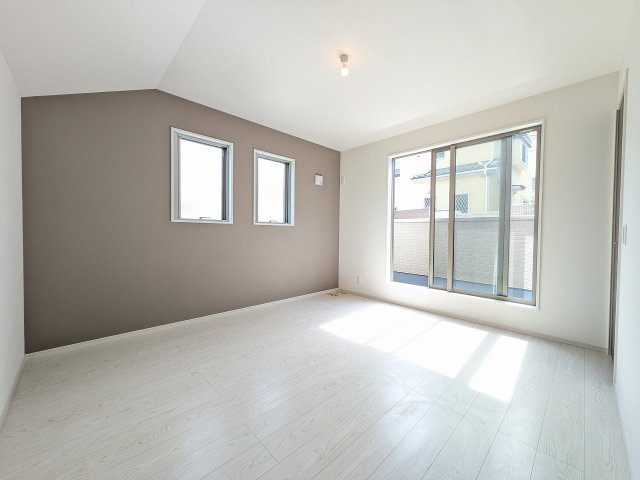 八王子市　館町　新築一戸建て　４期の寝室|～2階7.5帖の主寝室　ベッドなど大型家具のレイアウトもしやすい広さです～