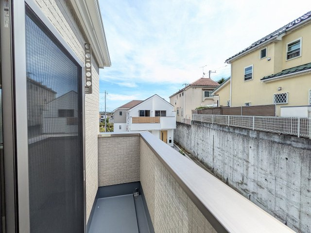 八王子市　館町　新築一戸建て　４期のバルコニー|～陽当たりの良いバルコニー　洗濯物がよく乾きそうです～