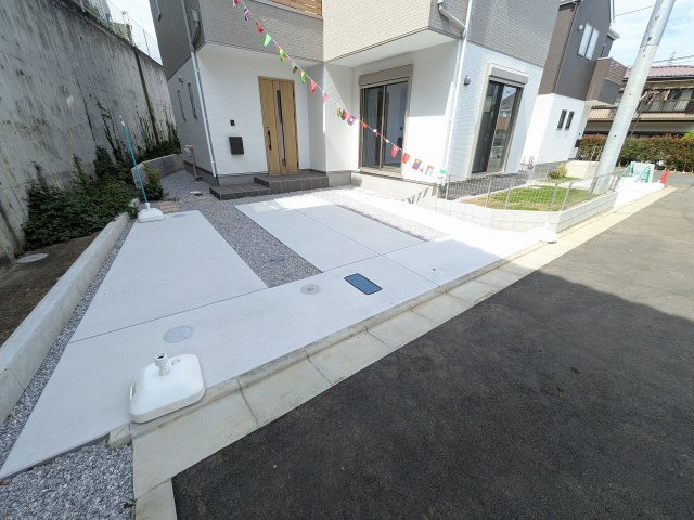 八王子市　館町　新築一戸建て　４期の駐車場|～並列2台駐車可能カースペース～