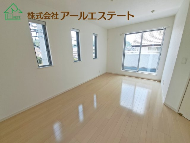 姫路市御立東1丁目　　中古戸建の洋室