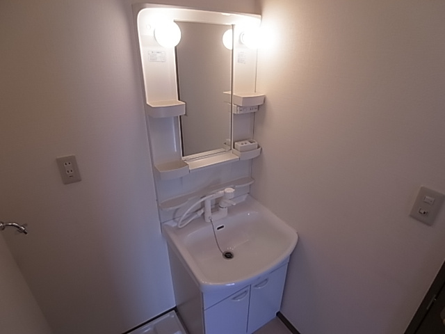 神戸市長田区大谷町３丁目の賃貸マンションの洗面所