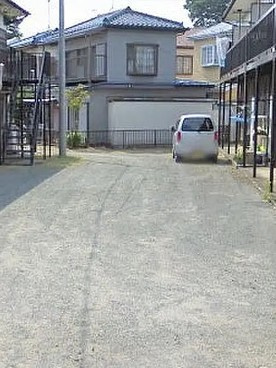 石川荘の駐車場