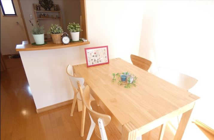 gracia弐番館の居間・リビング