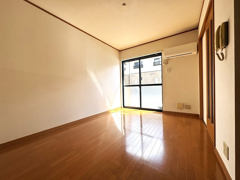 gracia弐番館の居間・リビング