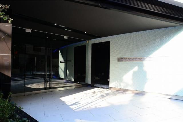 グランドコンシェルジュ三宿アジールコートのエントランス