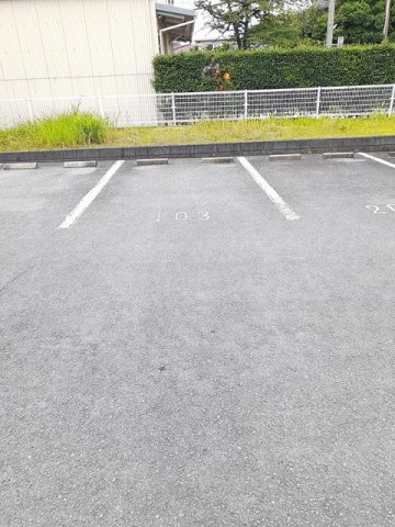 アーバンリームの駐車場