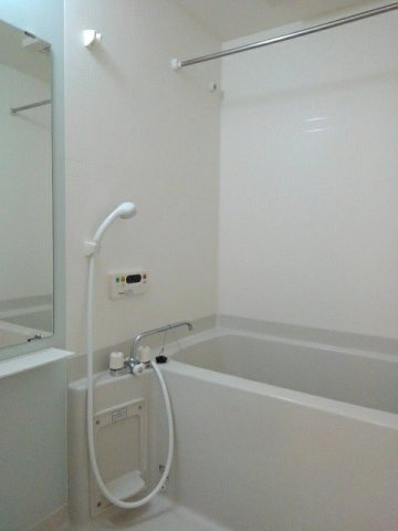 セント・フローラ　Ｂの浴室|お風呂で日々の疲れを落としましょう