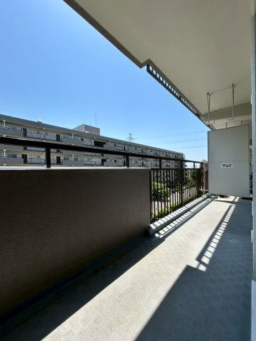 労住まきのハイツ一号棟のバルコニー|南向きバルコニーで日当たり良好です。