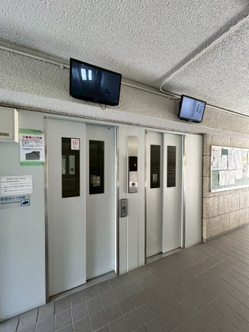 労住まきのハイツ一号棟のその他共用部分|エレベーターが２基あり忙しい朝もスムーズ！