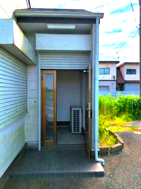 【玄関】 | 東金市菱沼　店舗付き住宅