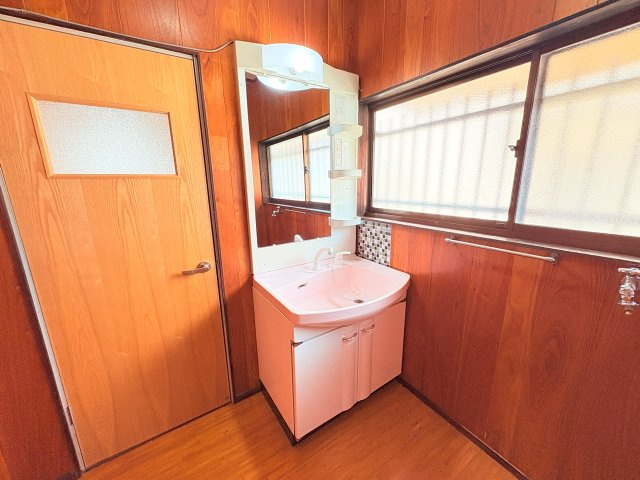 荒木町白口貸家の洗面所